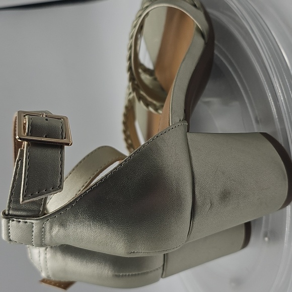 G White Mountain Gold Strappy Heeled Sandal Edge sz 5.5 hot nightlife block heel - Picture 6 of 11